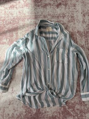 American Eagle Outfitters Vertical Stripe Button-Down in Light Blue & White